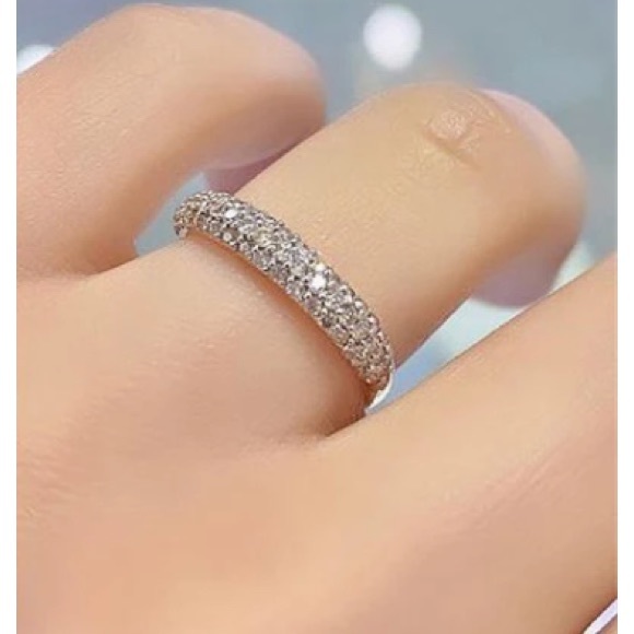 ❤️BEAUTIFUL LADIES SILVER BAND WITH AAA+ QUALITY ZIRCONIAS❤️SIZE 9 - Picture 3 of 7